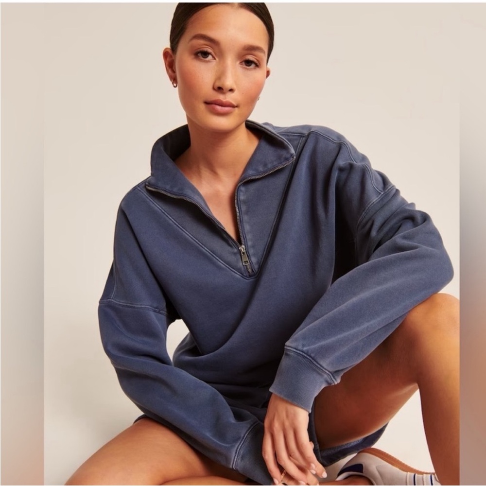 Essential Mini Sunday Cropped Sweatshirt